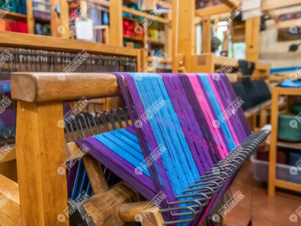 Loom with threads